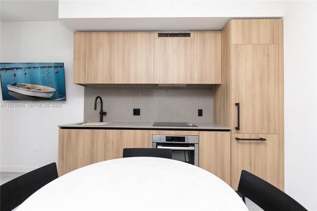 Foto del edificio - 121 NE 5th St