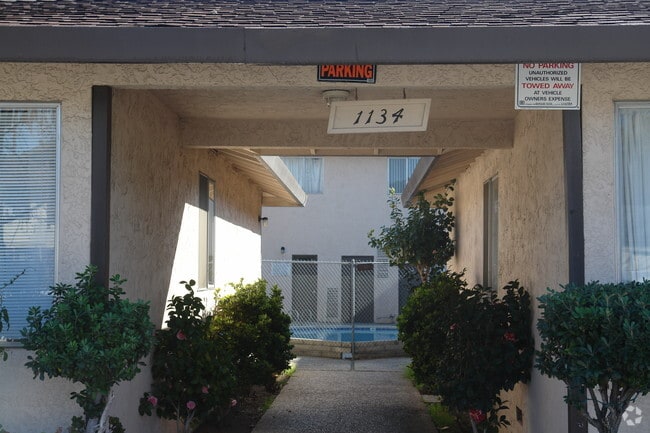 Building Photo - 1134 Oakmont Drive Apartments