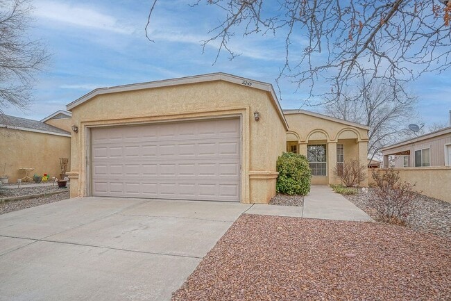 Building Photo - 2245 High Desert Cir NE