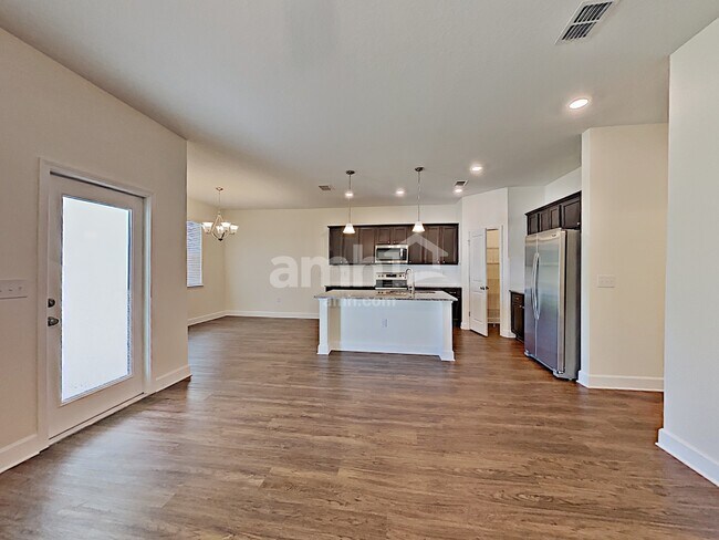 Foto del edificio - 4807 Reisswood Lp