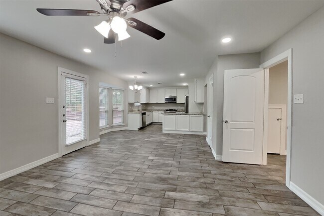 Building Photo - 2603 Hidden Garden Dr