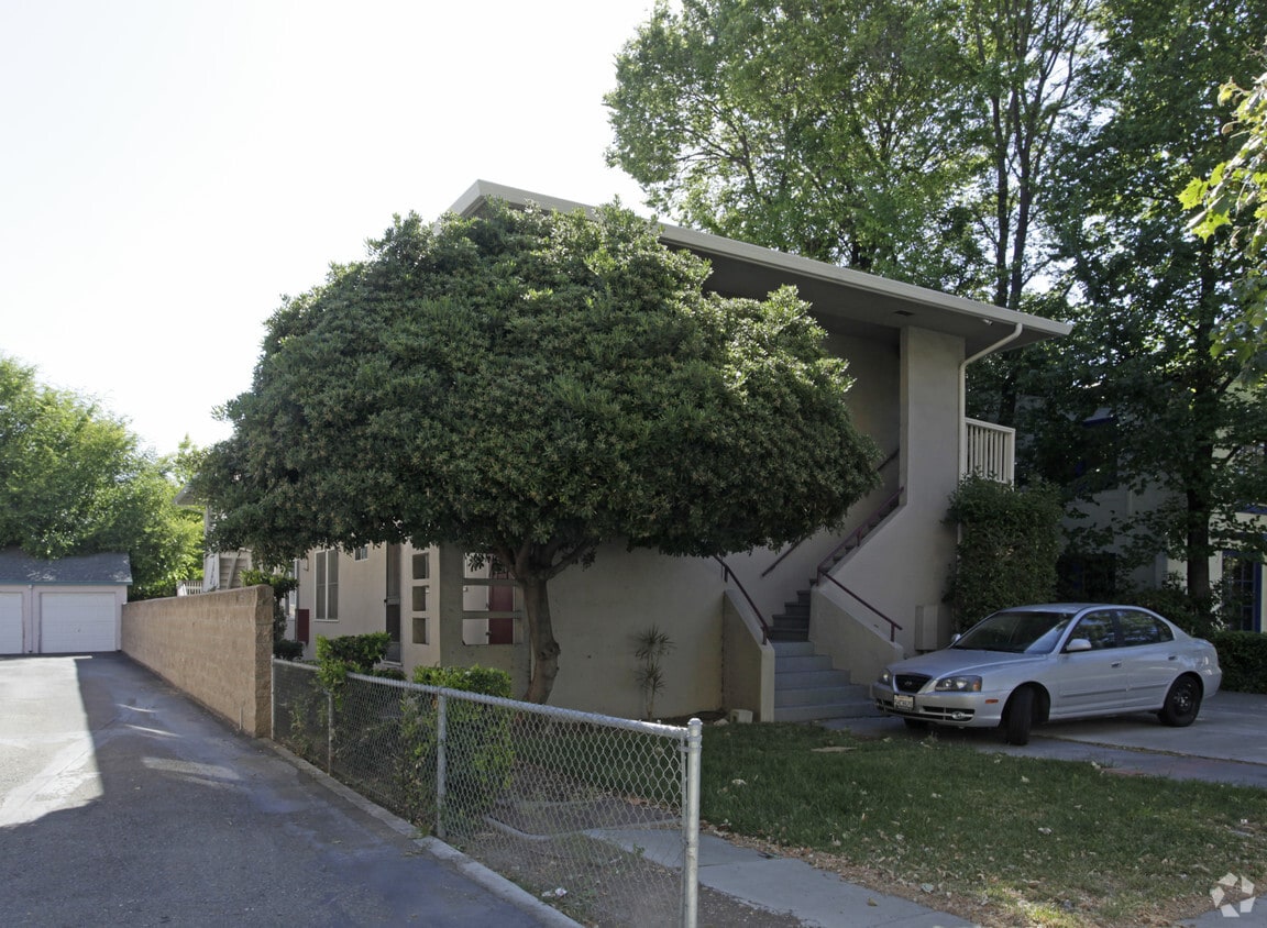 Building Photo - 766 N 1st St