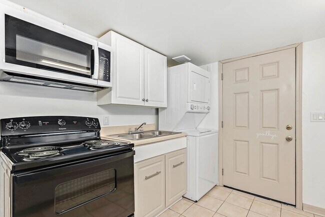 Foto del edificio - Charming 1-Bedroom Duplex in Historic St. ...