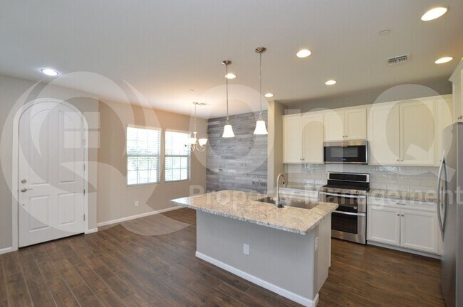 Foto del edificio - 2477 W Market Pl