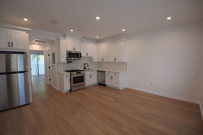 Building Photo - 5915 Fair Ave