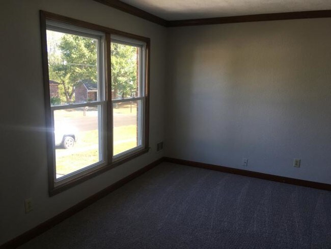 Building Photo - 4 bedroom in louisville KY 40299