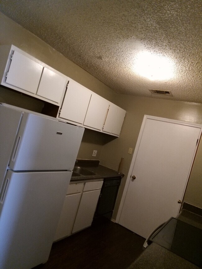 Foto del edificio - 8506 Leake Ave