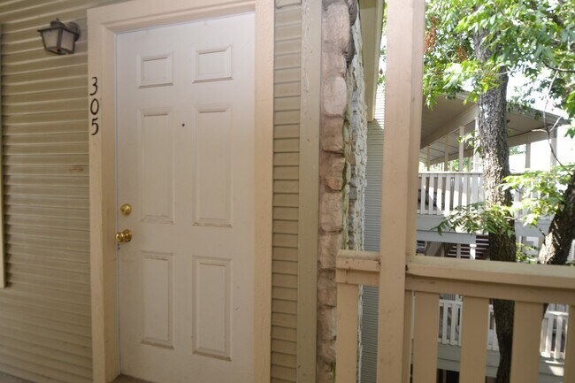 Foto del edificio - 4401 Speedway- Free Cable and Internet-Available for August!