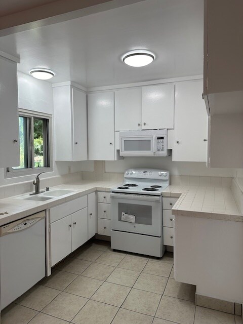 Kitchen new appliances - 7736 Paseo del Rey