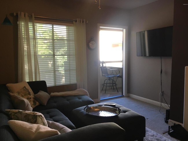 Foto del edificio - 9450 E Becker Ln