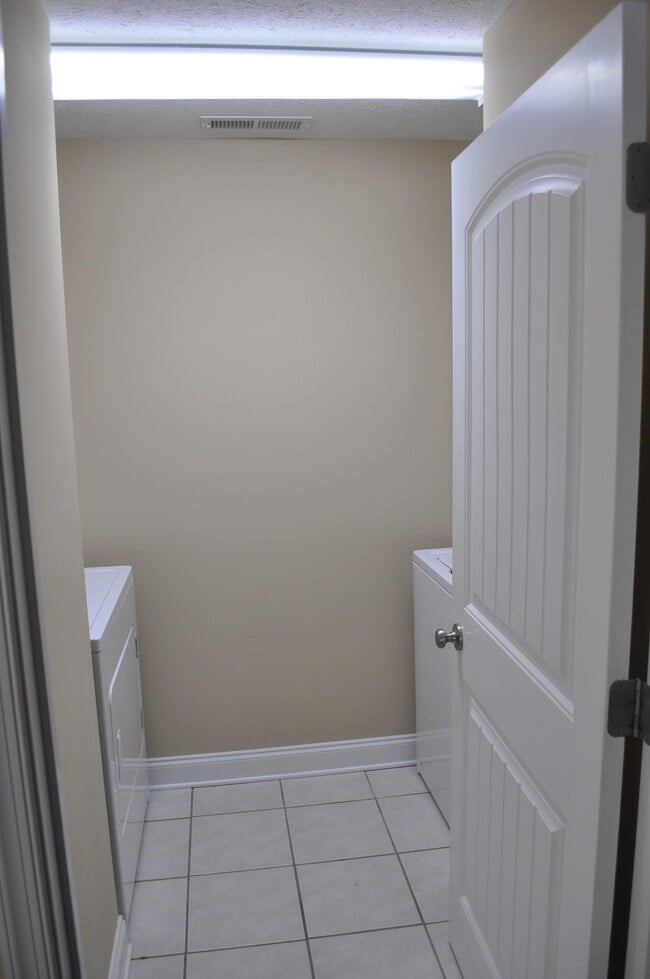 Foto del edificio - 2009 Lakeside Dr