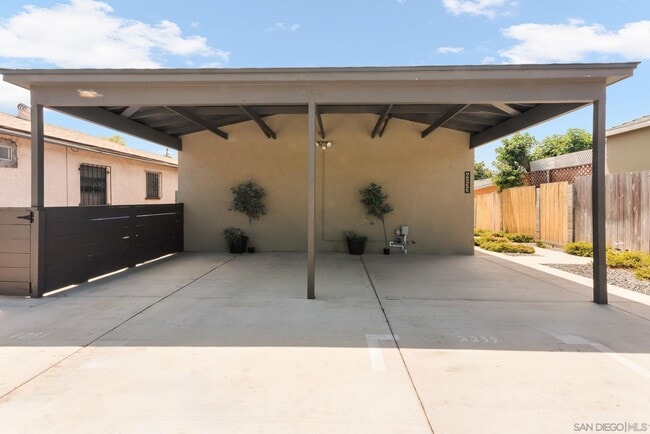 Building Photo - 4233 Pepper Dr