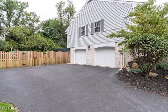 Building Photo - 3 br, 2.5 bath House - 5899 Club House Ln