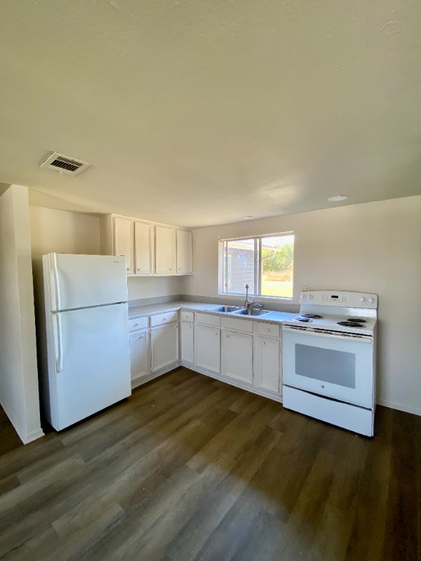 Foto principal - 415 Jasmine Ln