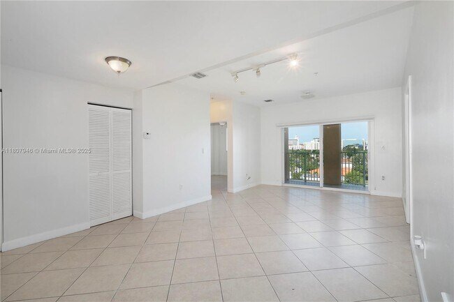 Foto del edificio - 2280 SW 32nd Ave