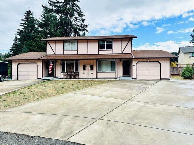 Building Photo - Inviting 2 Bedroom, 1.5 Bath Townhouse Dup...