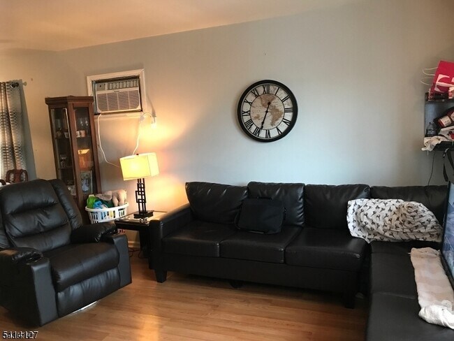 Foto del edificio - 623 Harrison Ave