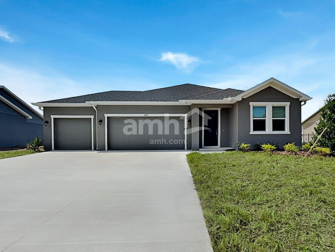 Foto principal - 3007 19th Ave W