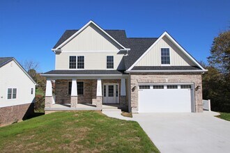 Building Photo - 2060 Willow Hill Dr