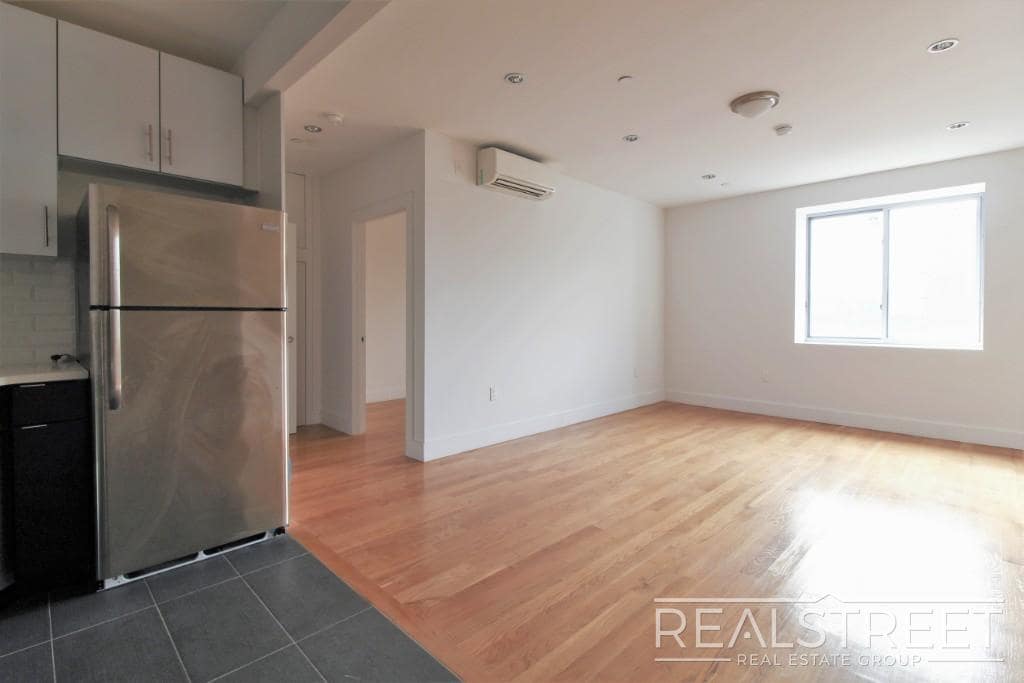 Primary Photo - LUXURY 1 BED LOFT in Queens!