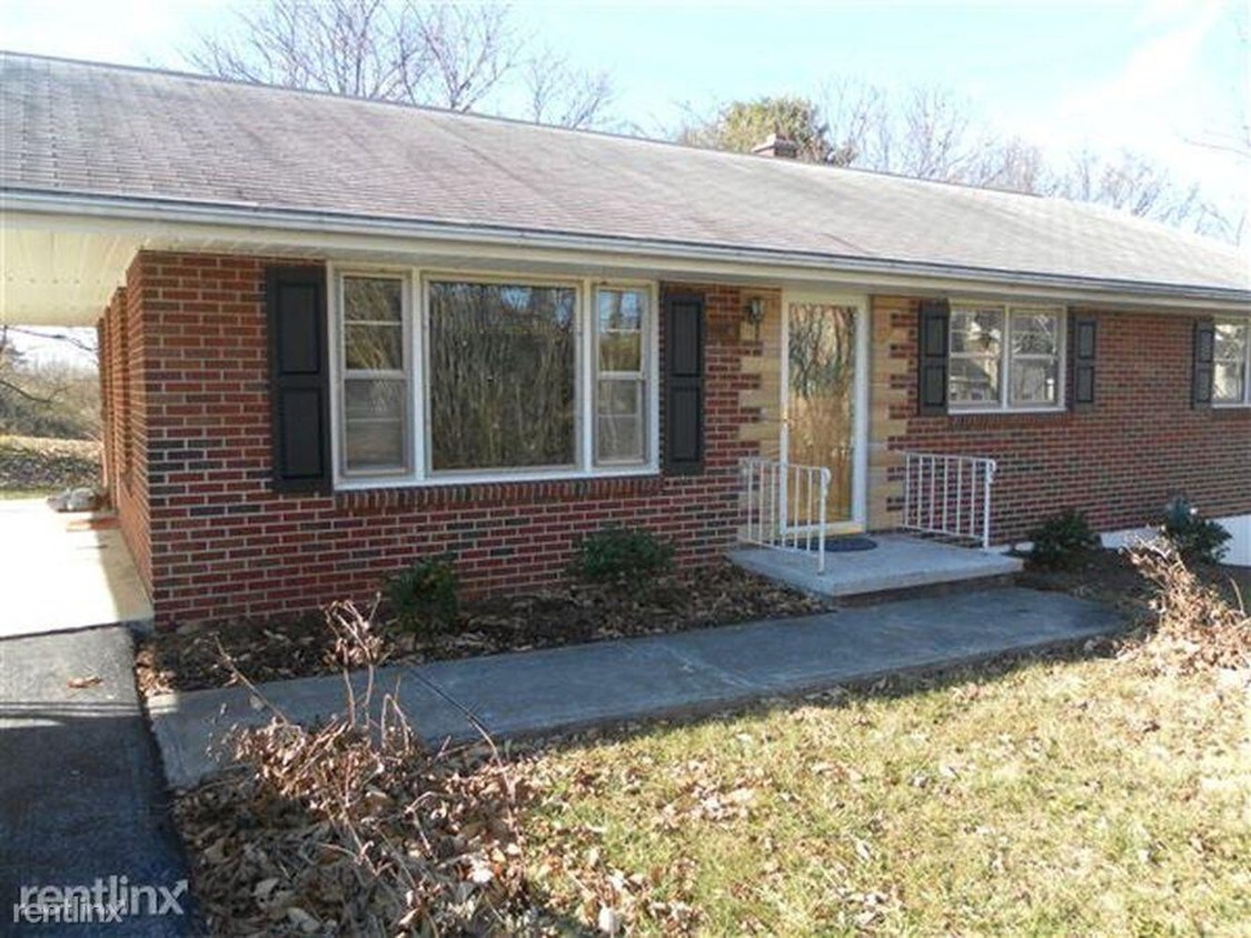 706 Auburn Ave, Radford, VA 24141 House for Rent in Radford, VA