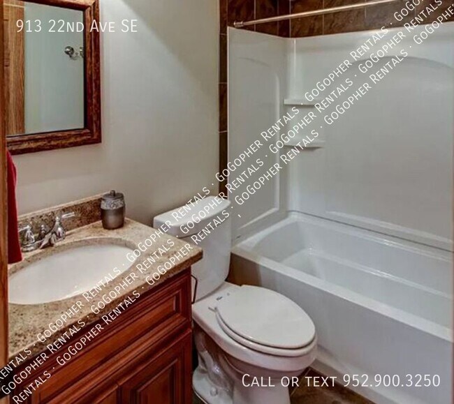 Building Photo - Affordable four bedroom duplex close to U ...