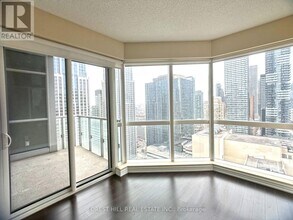 Building Photo - 386 Yonge St
