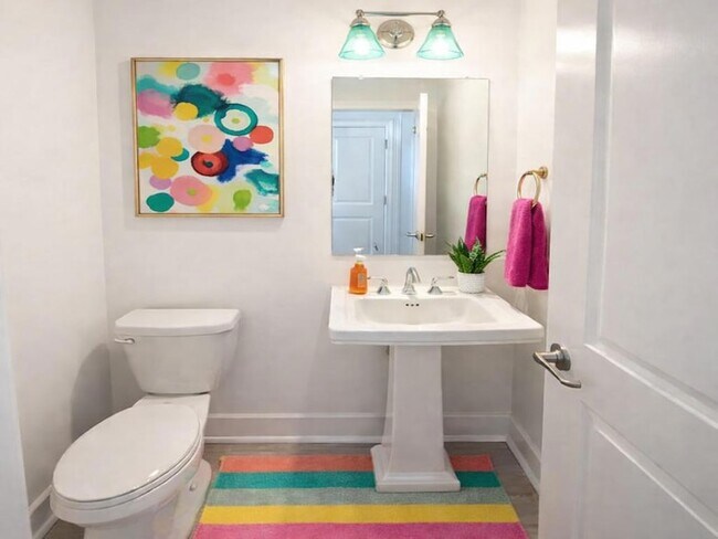 Foto del edificio - 247 Lewis Fisher Dr