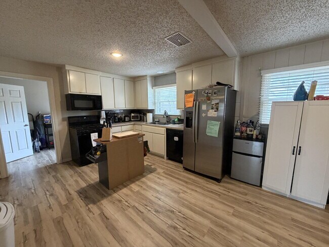 Foto del edificio - Spacious 4 Bed 2 bath in Central Lubbock!