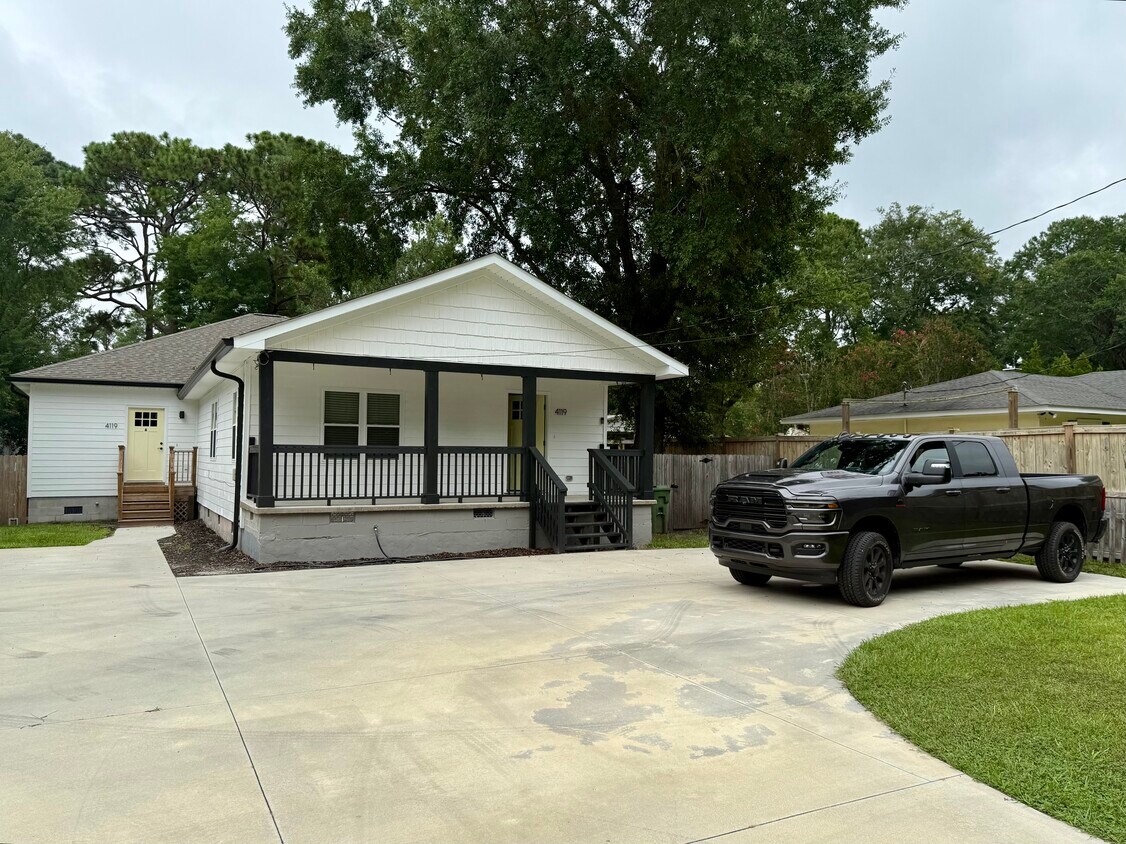 front - 4119 Peachtree Ave