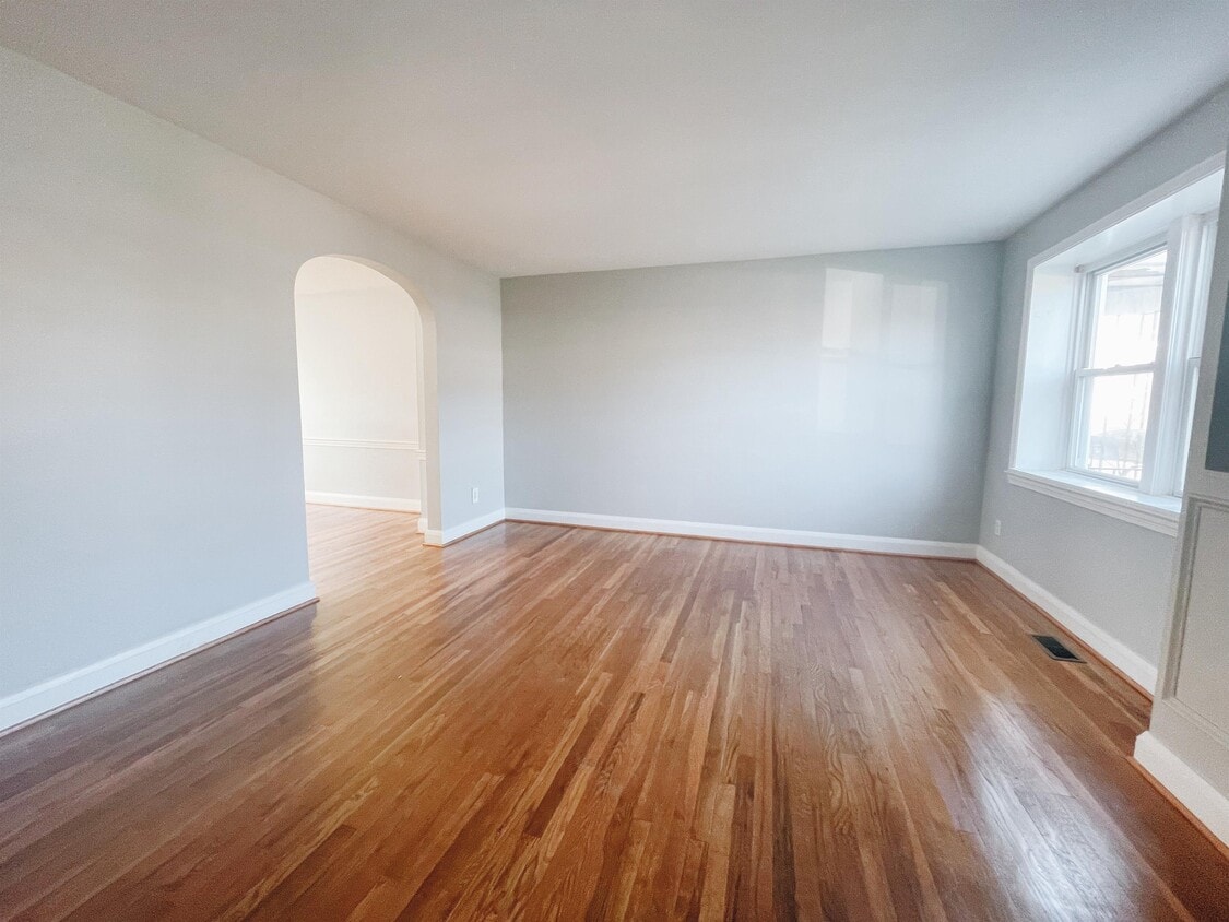 Primary Photo - 2019 Swansea Rd