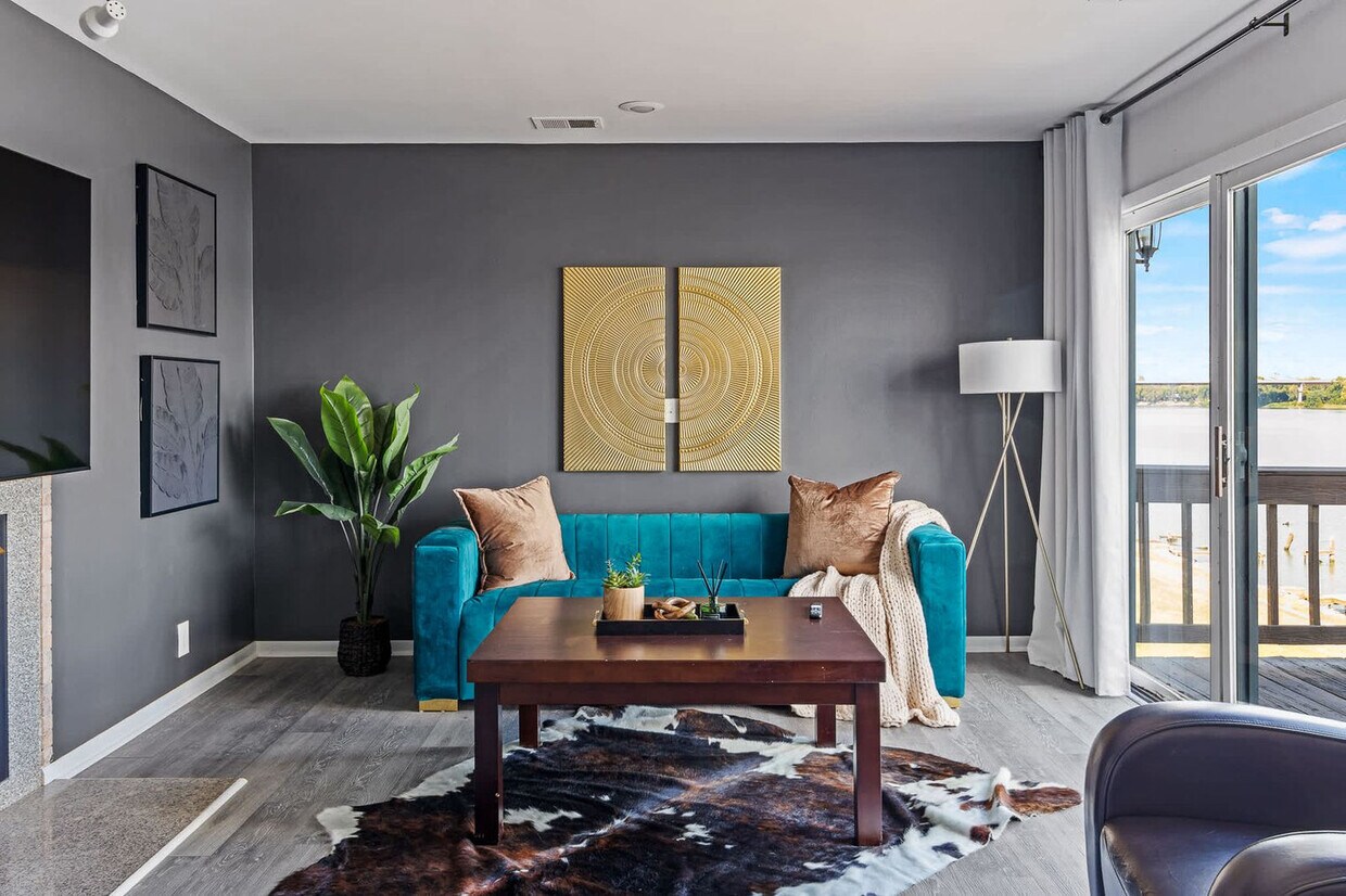 Primary Photo - 301 S Front St