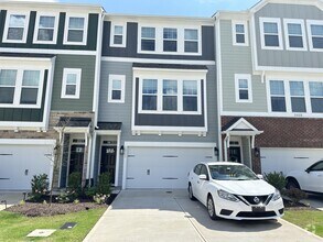 Building Photo - 1002 Manorhaven Dr