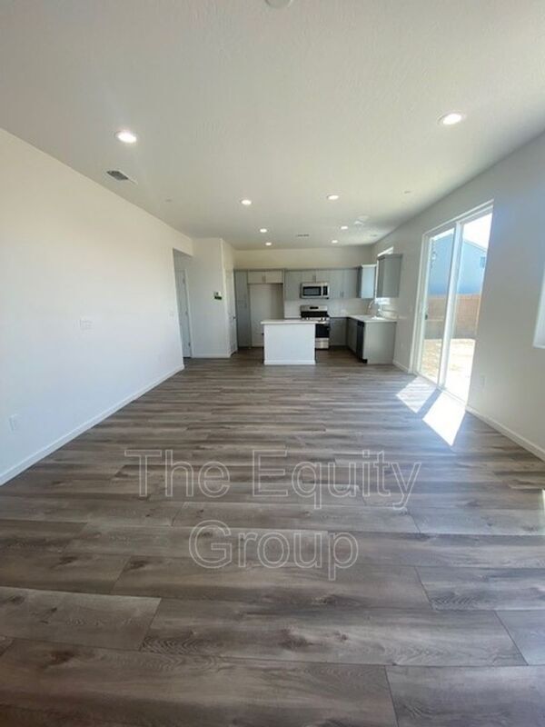 Building Photo - 1105 W Sedona Ave