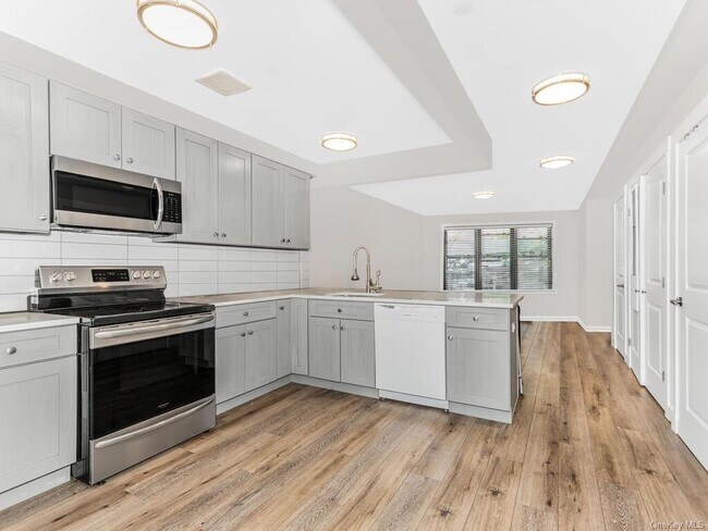 Foto del edificio - 3214 Johnson Ave