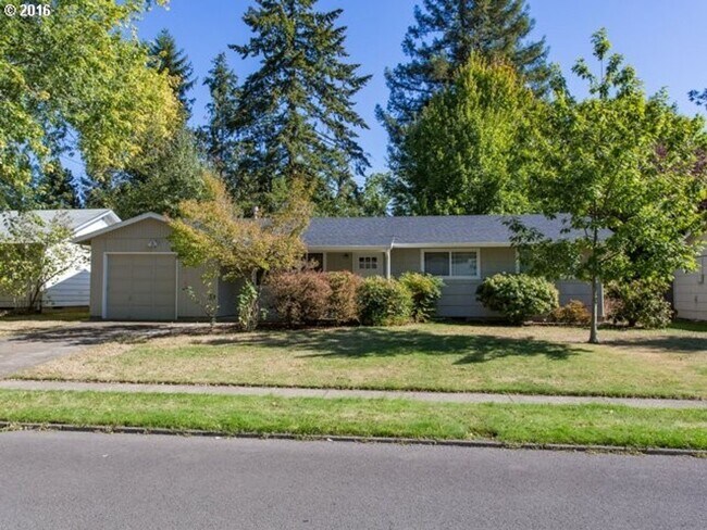 Foto del edificio - Beautiful 3 Bedroom Ranch Style Home in Cedar Hills with Remodeled Gourmet Kitchen!