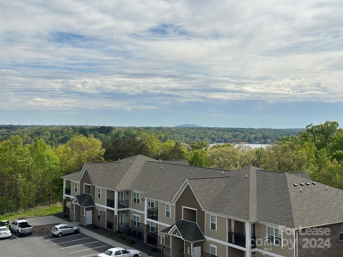 Primary Photo - 180 Water Dr