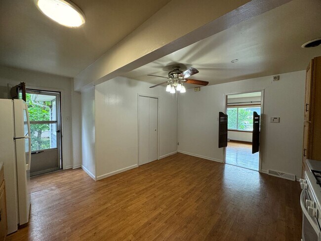 Building Photo - Single Family Home - Available For Rent!
