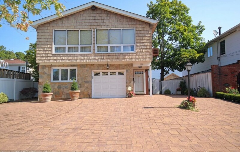 Primary Photo - 295 Greaves Ave