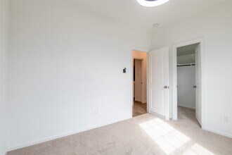 Building Photo - 15023 Mulberry Hallow St