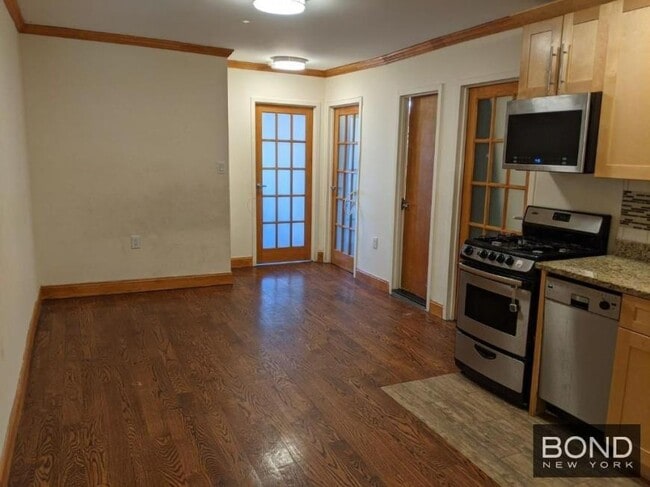 Building Photo - 3 bedroom in GREAT NECK NY 11023