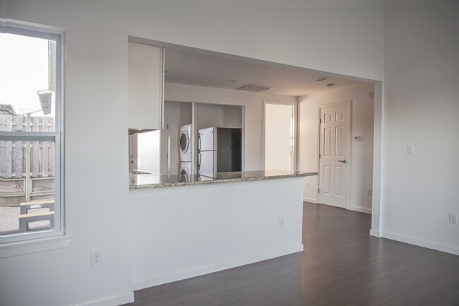 Kitchen Countertop - 2101 E 10th St