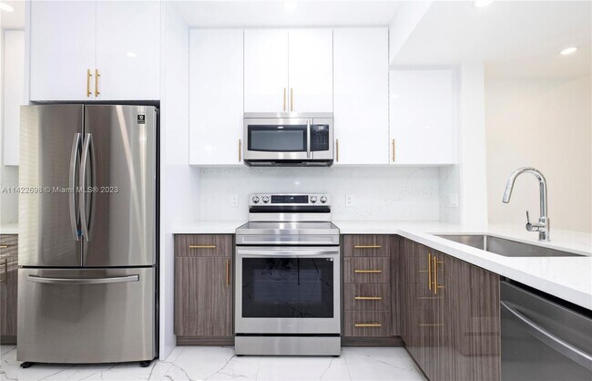 Building Photo - 16697 Hemingway Dr