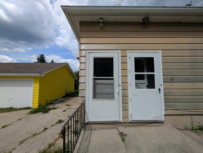 Building Photo - N3130 Wisconsin 32, Unit N3132