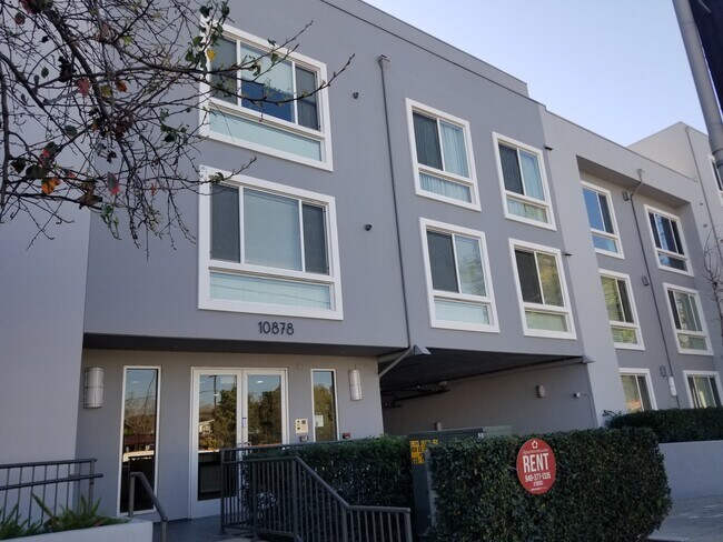Building Photo - 10878 Bloomfield St