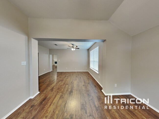Building Photo - 102 Chesterfield Cir