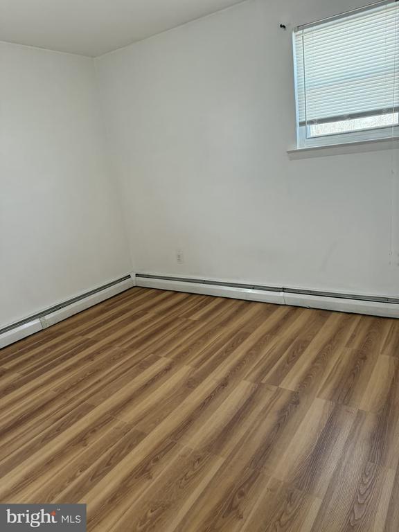 Foto del edificio - 219 W 6th St