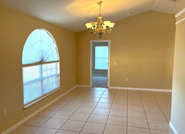 Building Photo - Beautiful 4 Bedroom, 2 Bath Split-Floor-Plan Home in Lakeside — Kissimmee, FL