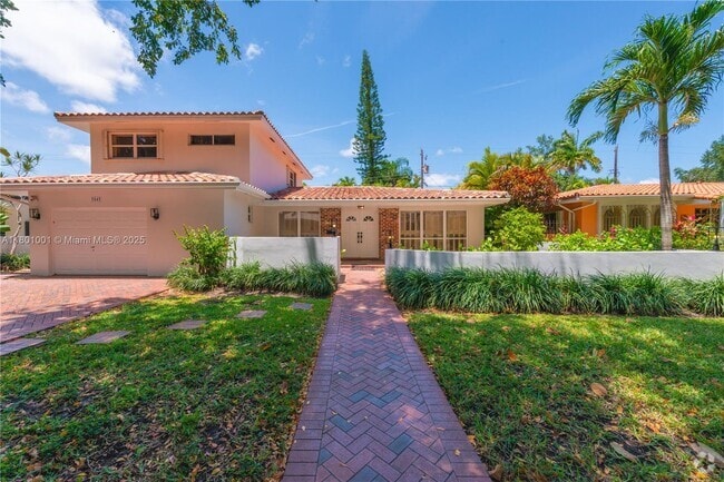 Building Photo - 1541 Zuleta Ave