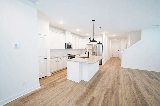 Building Photo - 136 Kingswood Ter